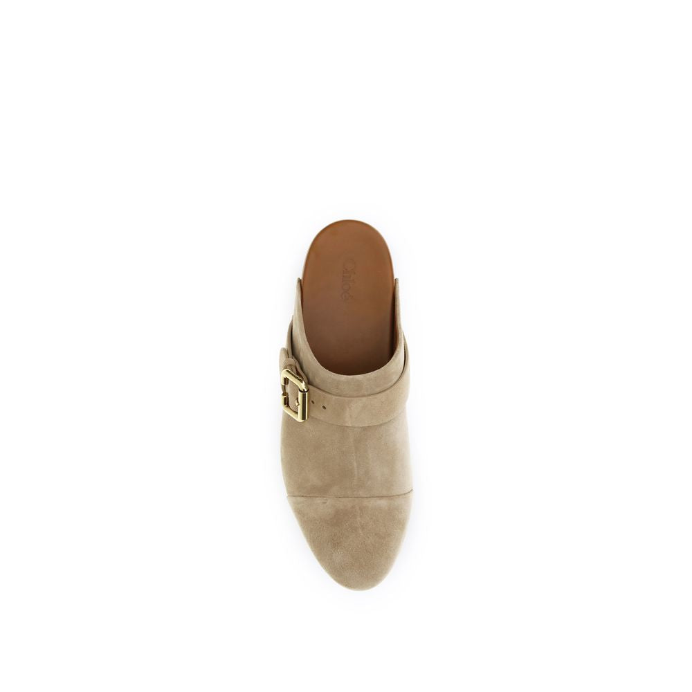 Beige calf leather Chloé Bos Taurus clogs with wooden soles and open toes, showcasing a stylish and comfortable design.