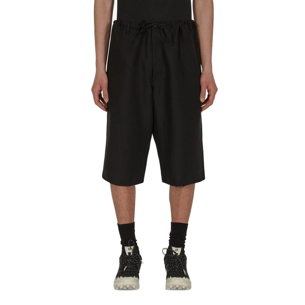 Maison Margiela black linen Bermuda shorts with a relaxed fit, featuring a mid-rise waist and classic knee-length design.