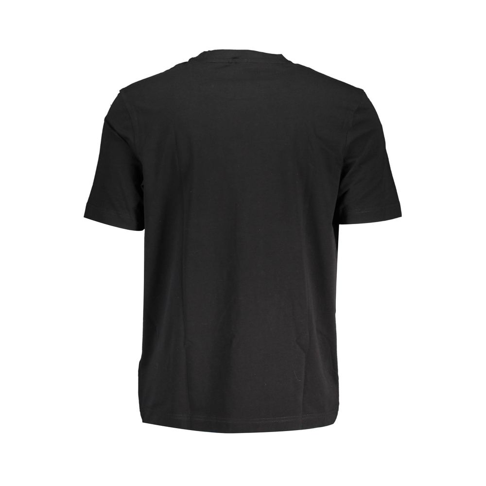 Hugo Boss black cotton men's T-shirt with crew neckline and short sleeves, casual style.