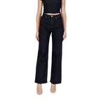 Black cotton Vero Moda mom jeans with high waist and relaxed fit, shown on a model in a casual setting.