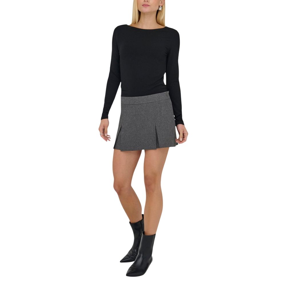 Gray polyester shorts by Jacqueline De Yong, featuring a casual fit and comfortable waistband, shown on a model.