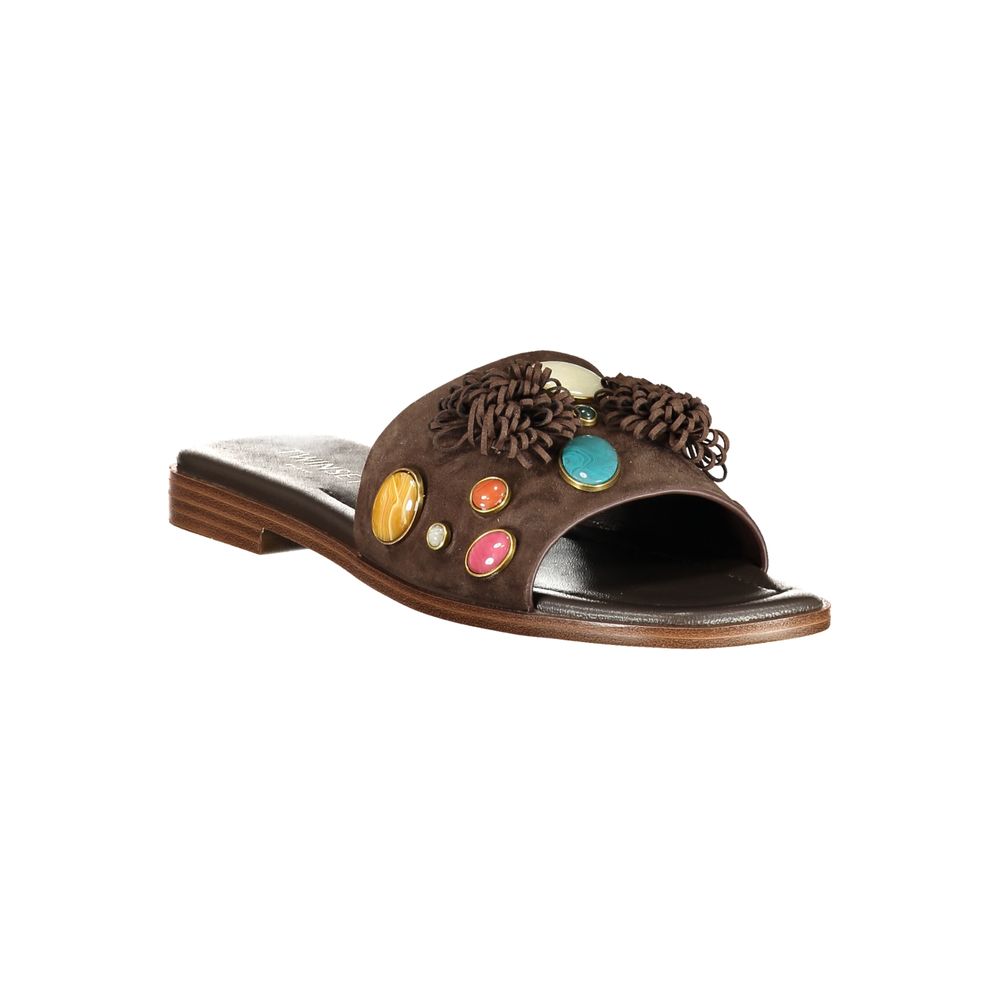 Brown leather women’s slippers by Twinset with a sleek, comfortable slip-on design and stylish finish.