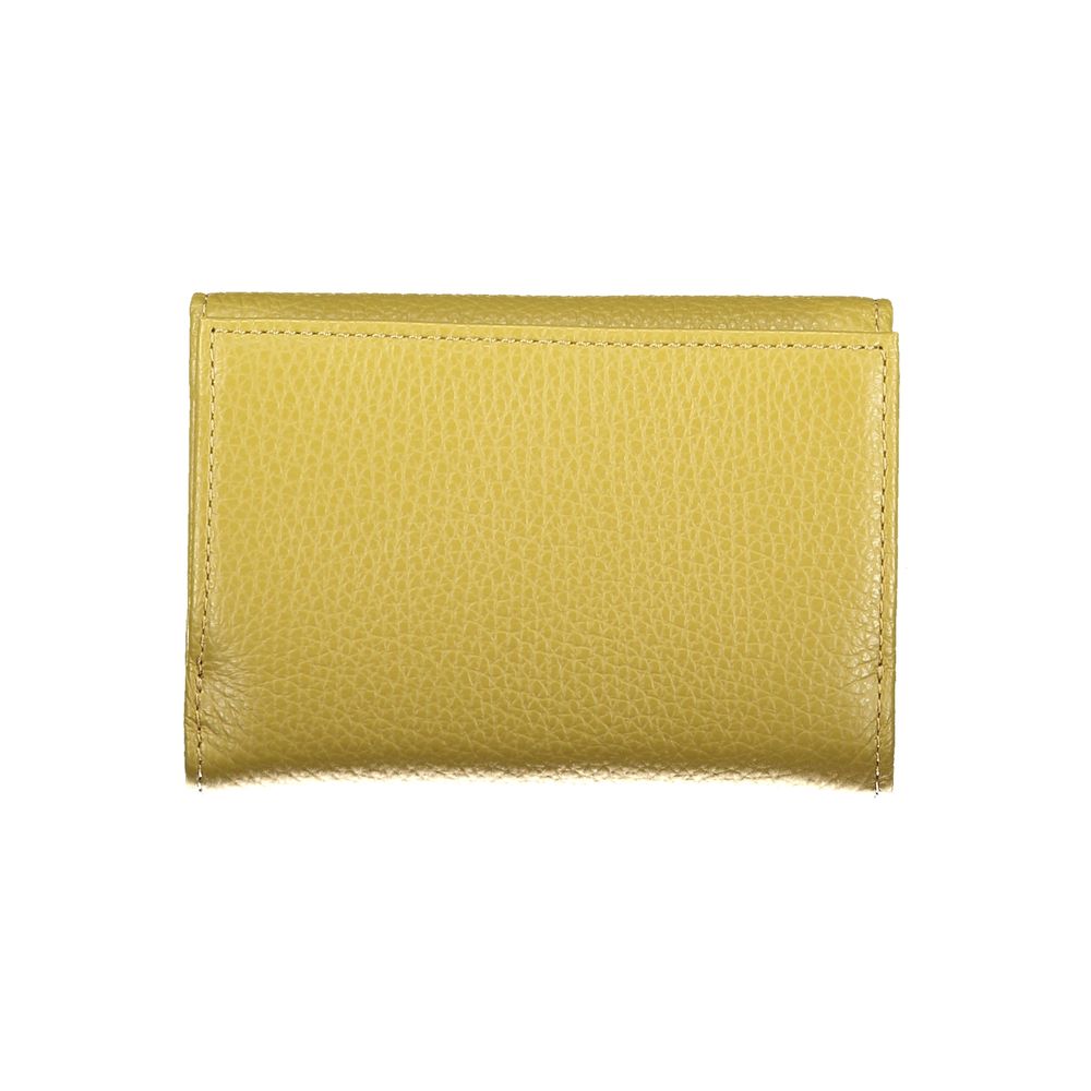 Coccinelle Verde Pelle women’s wallet with green leather exterior and multiple card slots, zipper closure, and compact design.