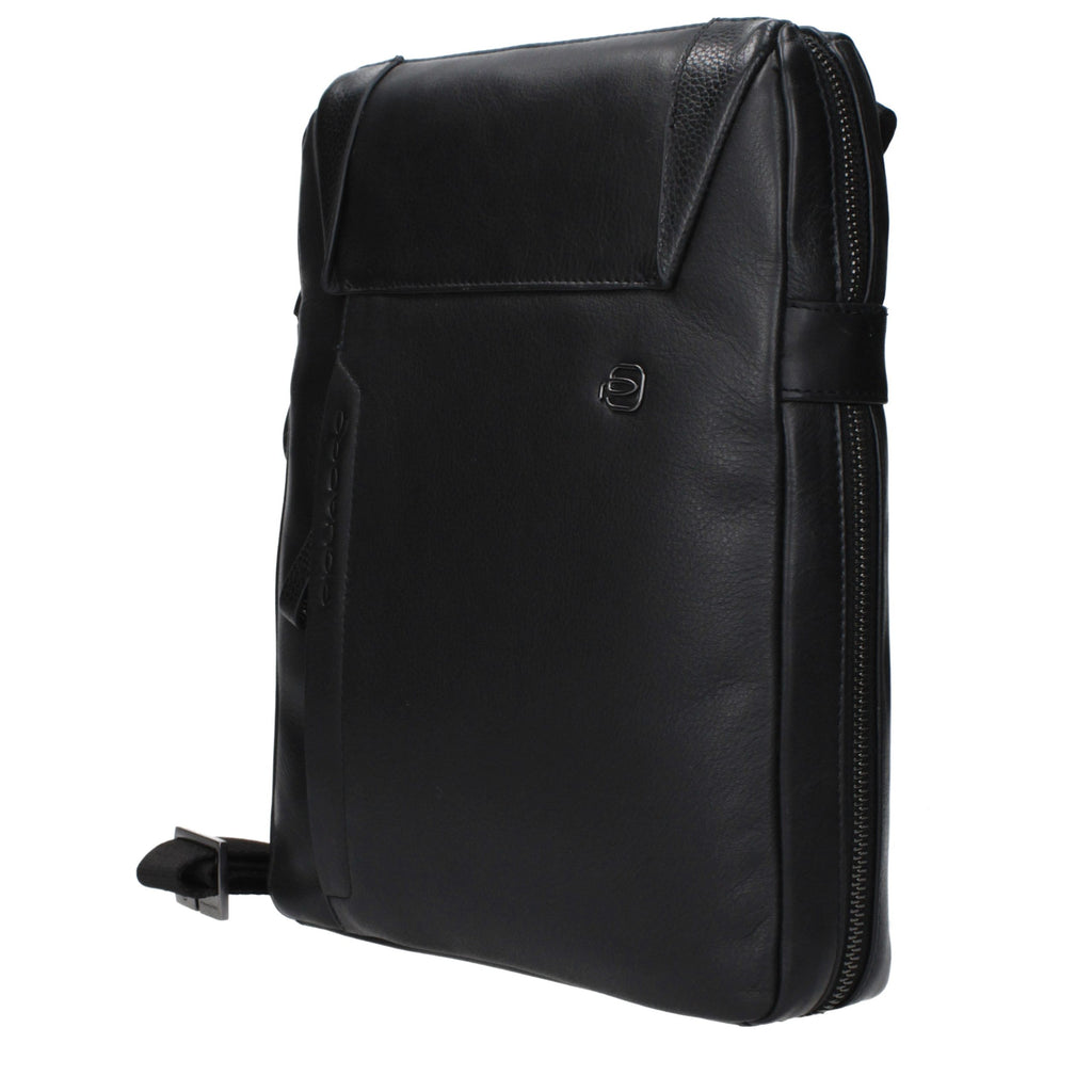 Black leather Piquadro crossbody bag with adjustable strap and sleek design, suitable for everyday use.