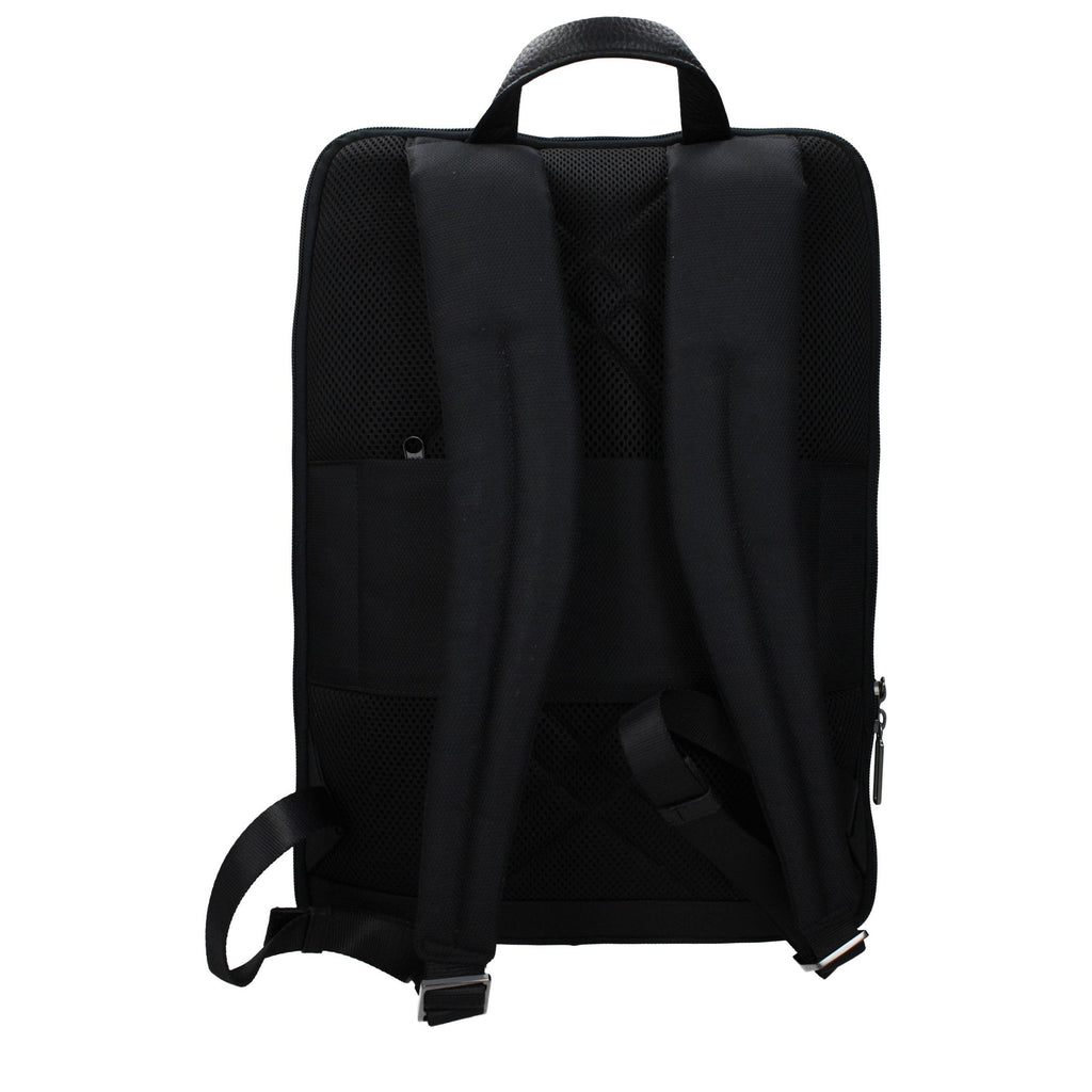 Piquadro black fabric backpack with adjustable straps and multiple compartments, designed for stylish everyday use.