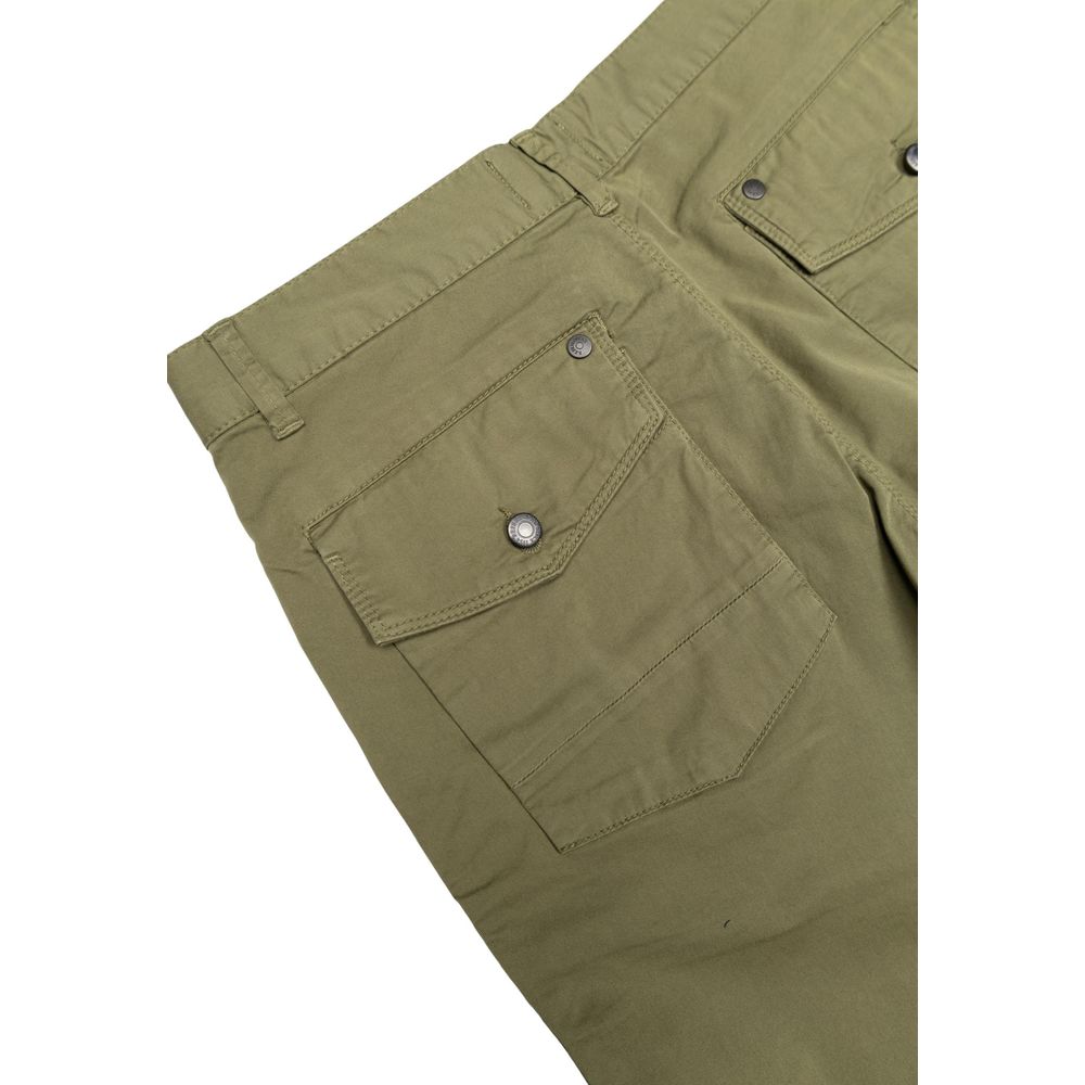 Refrigiwear green cotton Bermuda shorts displayed on a model, featuring a relaxed fit and casual style for warm weather.