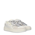 White leather low-top sneakers by Barrow with a sleek design and comfortable fit, perfect for casualwear.