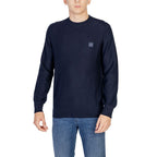 Hugo Boss blue cotton sweatshirt with crew neck and long sleeves, casual men's apparel, front view.