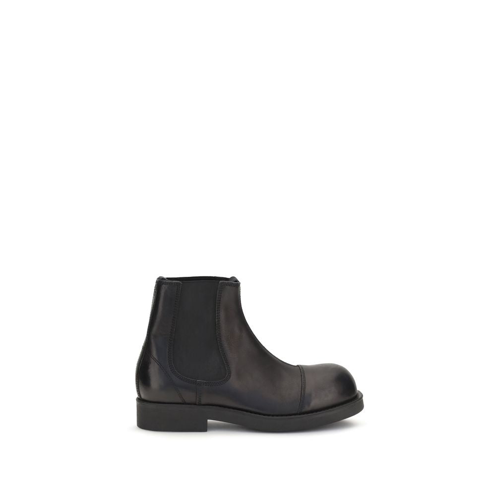 Black calf leather MM6 Bos Taurus Chelsea boots with elastic side panels and sleek design, displayed on a neutral background.