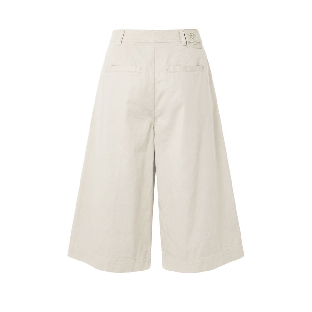White cotton women's shorts by Mr&Mrs Italy, featuring a comfortable fit and casual style, shown on a model.