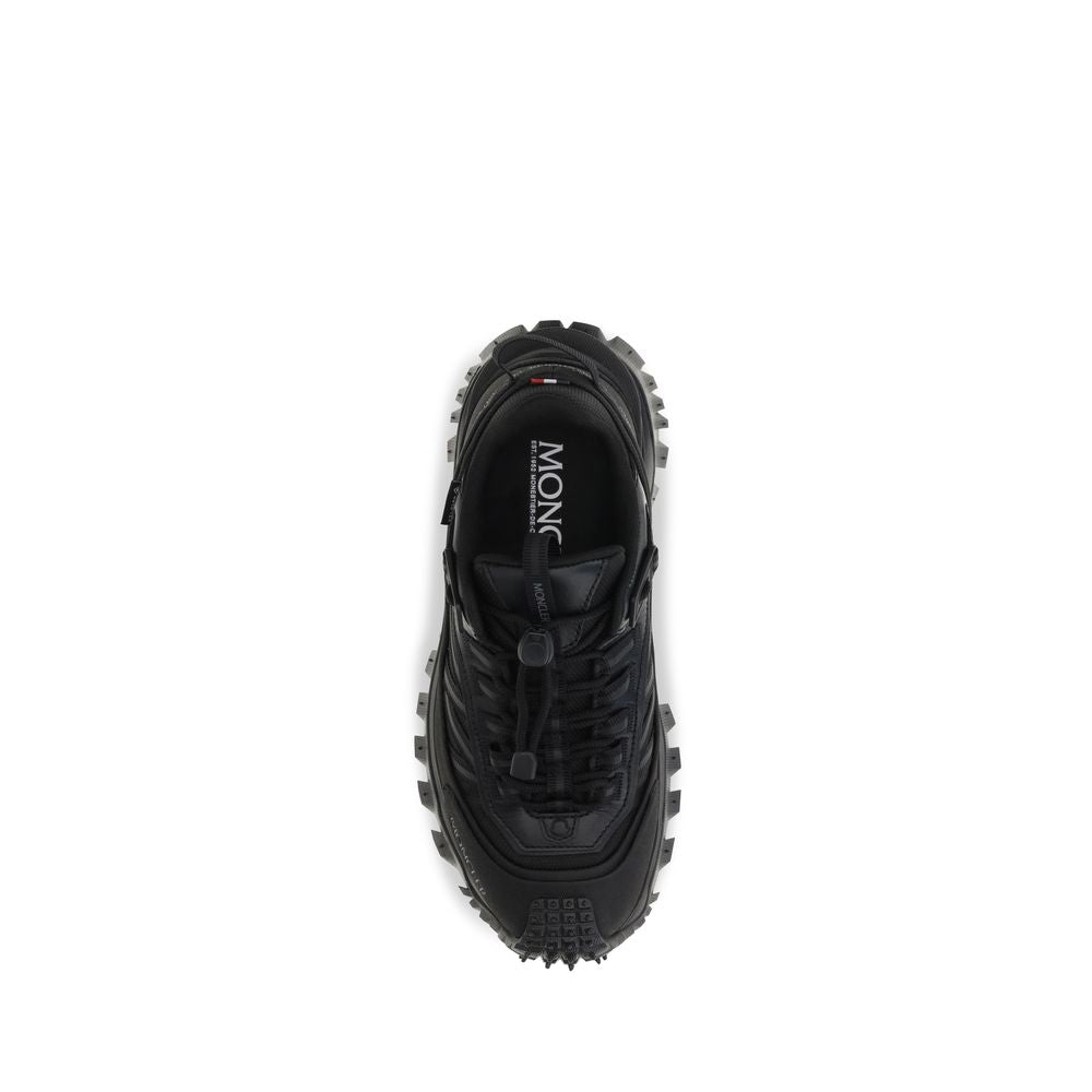 Black calf leather Moncler Bos Taurus athletic sneakers with sleek design and sporty laces.