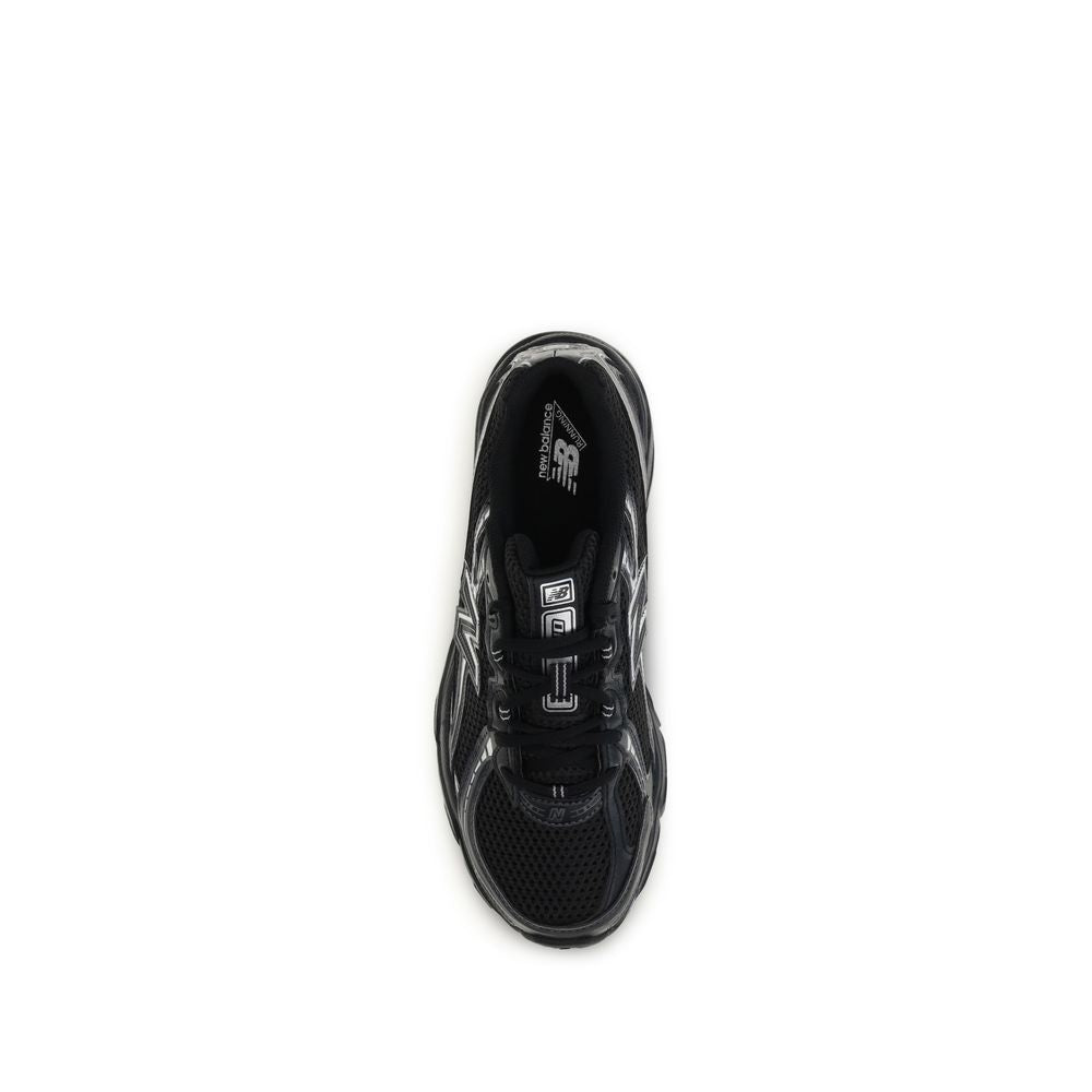 Black New Balance athletic sneakers made of polyamide fabric, featuring a sleek design for active wear and sports activities.