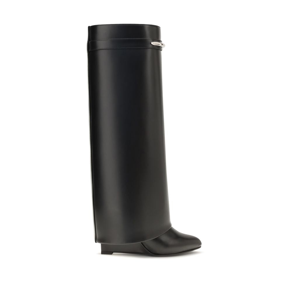 Givenchy black calf leather Bos Taurus ankle boots with sleek design and pointed toes.