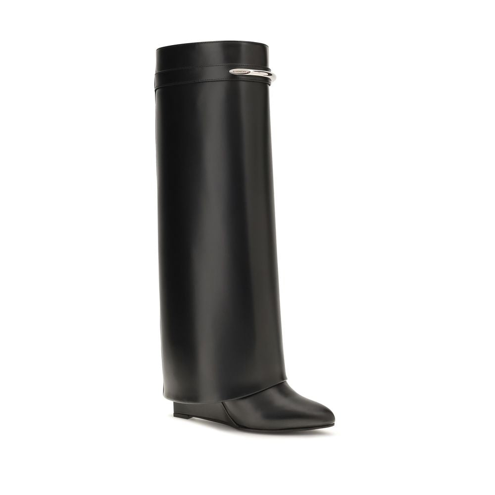 Givenchy black calf leather Bos Taurus ankle boots with sleek design and pointed toes, stylish footwear for modern fashion.