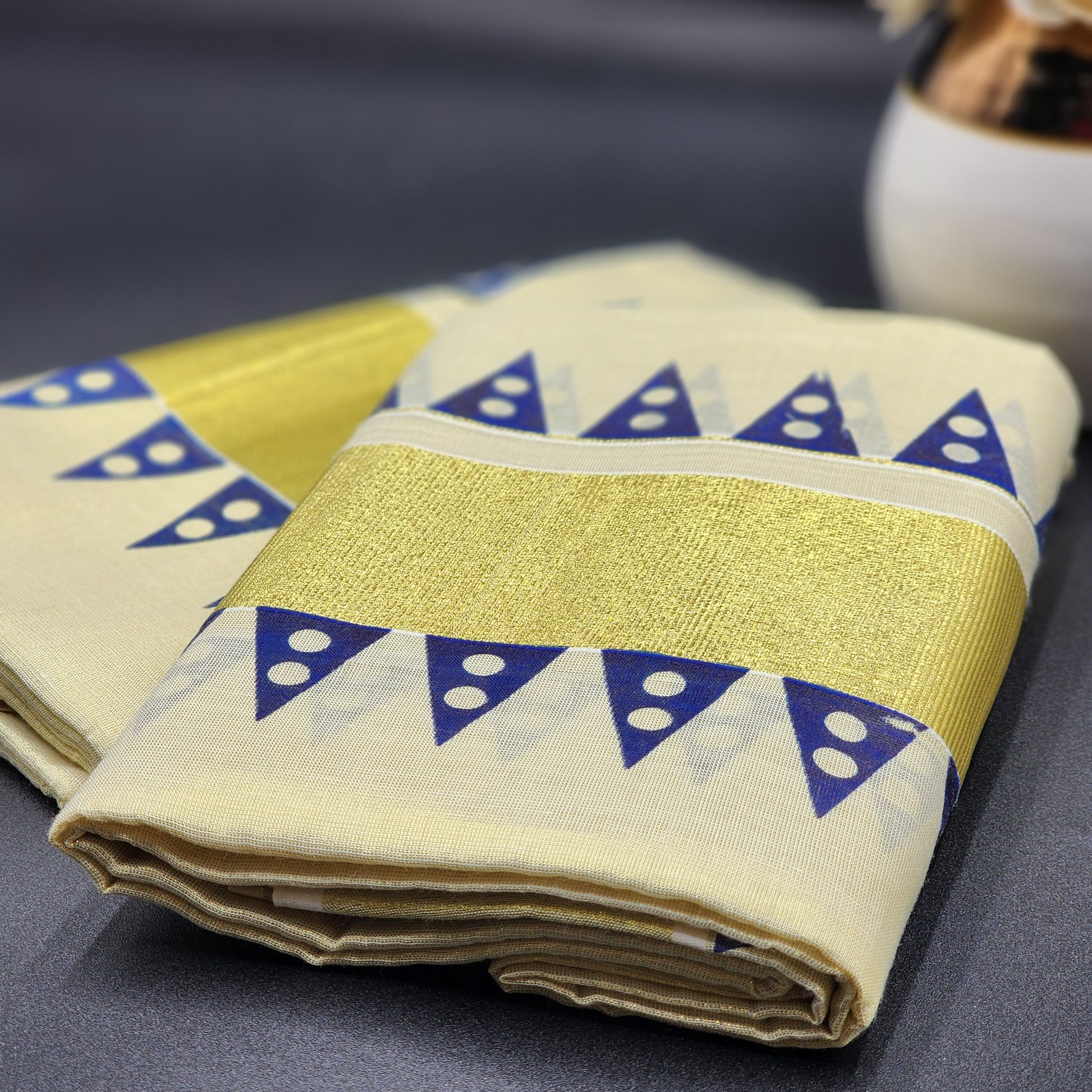 Set Mundu Temple design in Black or Blue