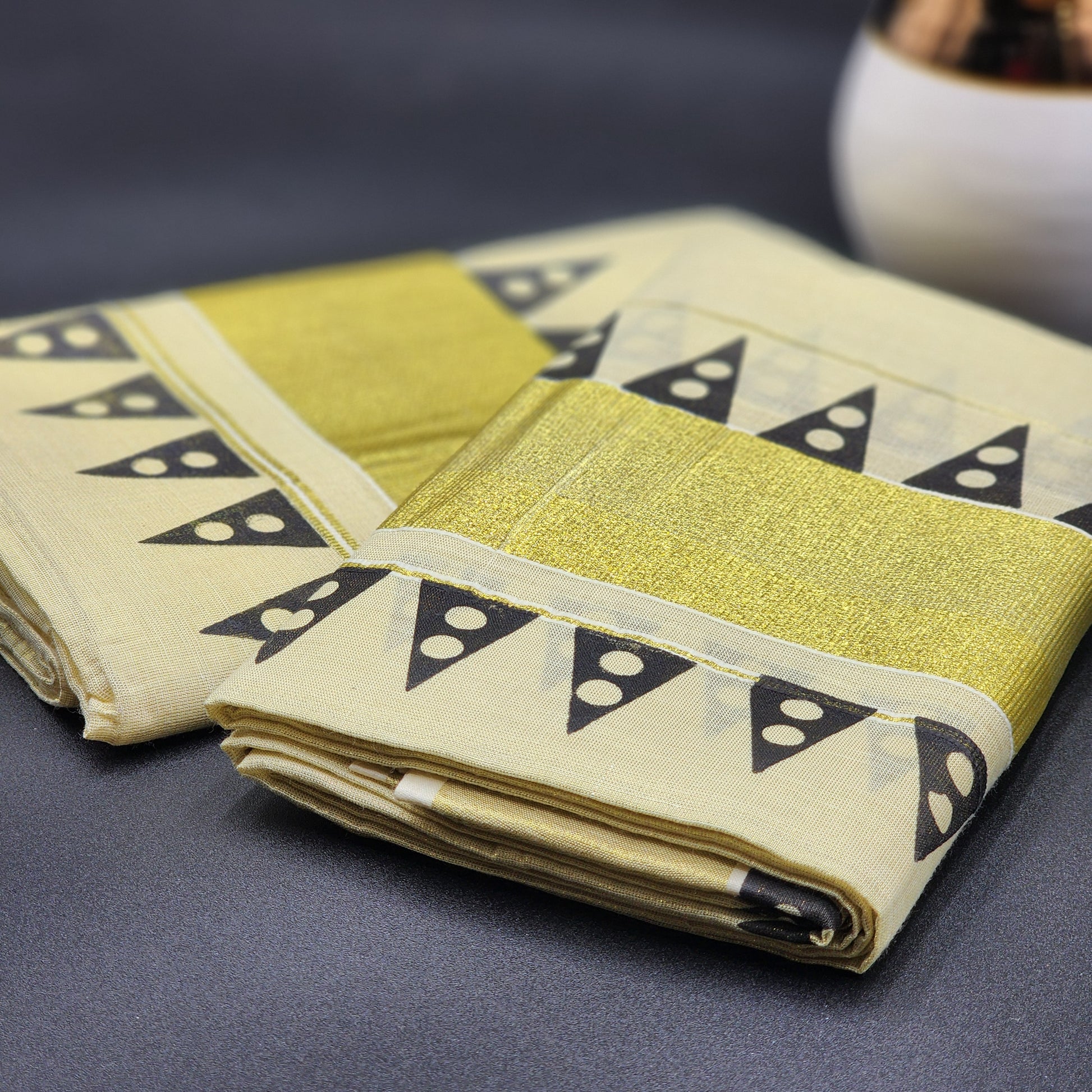 Set Mundu Temple design in Black or Blue