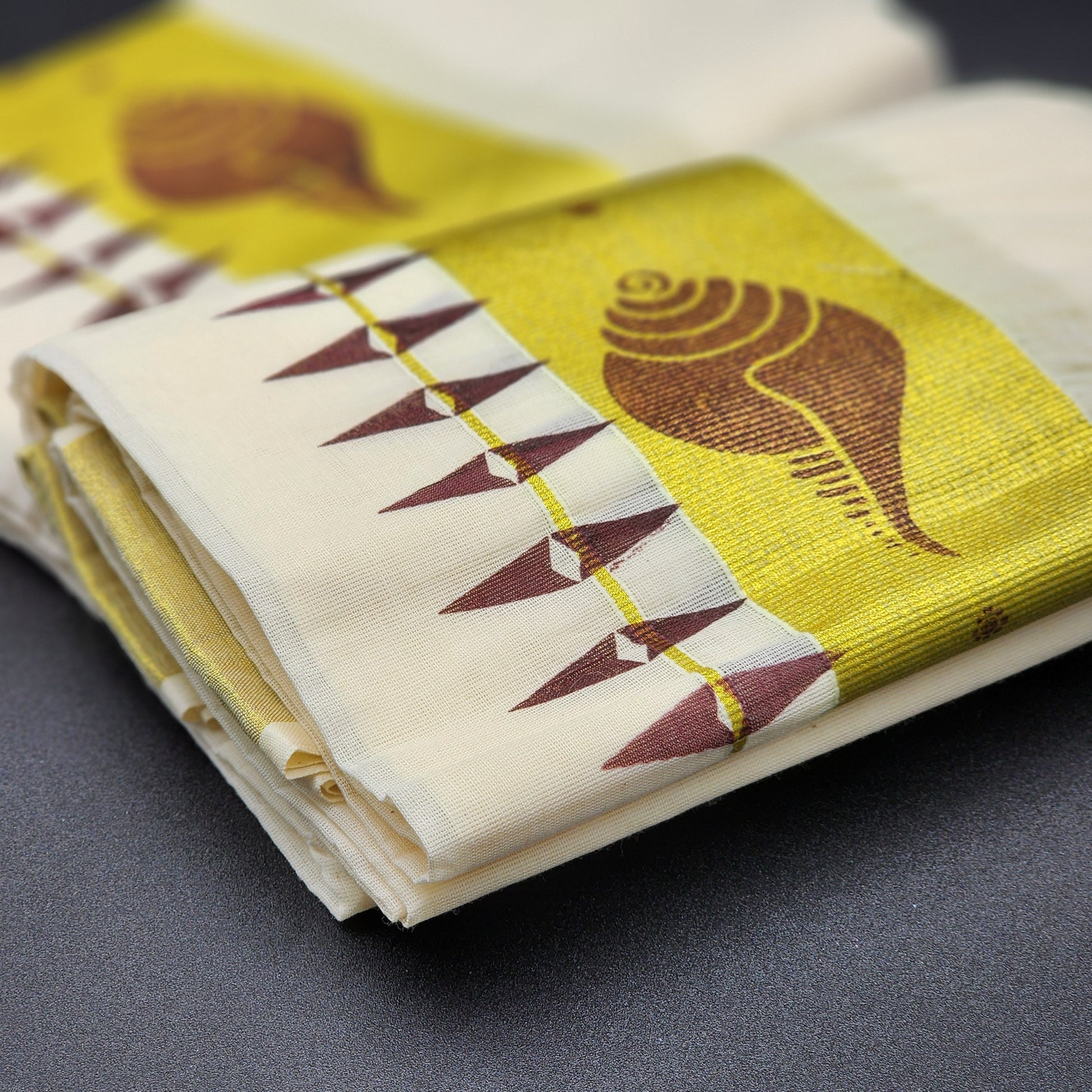 Set Mundu Brown shell design and Thick gold border design Eljoys Fashion