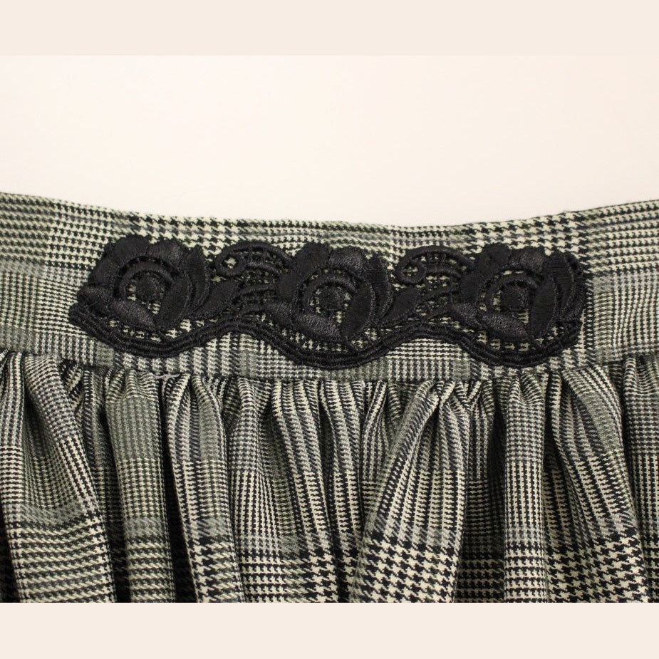NOEMI ALEMÁN Gray Checkered Wool Shorts Skirt