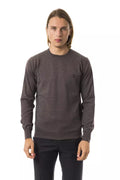Gray Uominitaliani men's merino wool sweater, close-up of textured knit fabric and ribbed collar.
