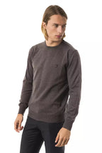 Uominitaliani gray merino wool men's sweater with a classic fit, featuring a round neckline and long sleeves.