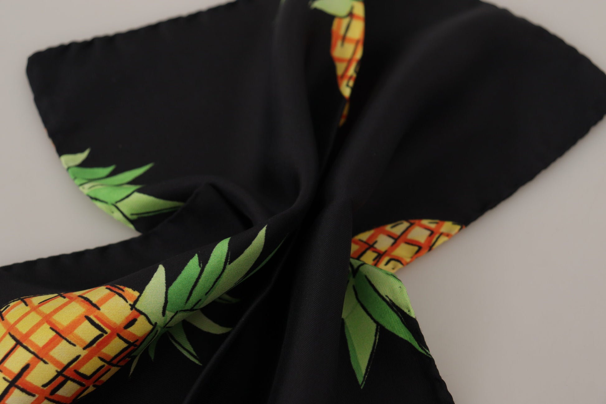 Dolce & Gabbana Black Pineapple Printed Square Handkerchief Scarf Dolce & Gabbana