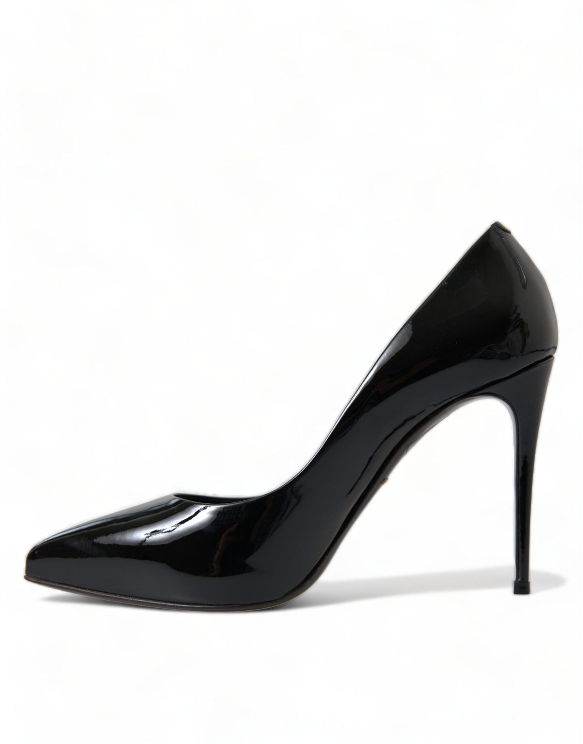 Dolce & Gabbana black patent leather pumps with pointed heels and sleek design, showcasing elegant women's footwear.