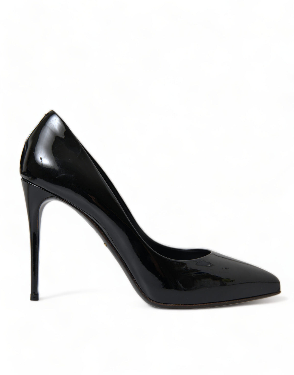 Black patent leather Dolce & Gabbana pumps with pointed toes and stiletto heels, stylish and elegant women's shoes.