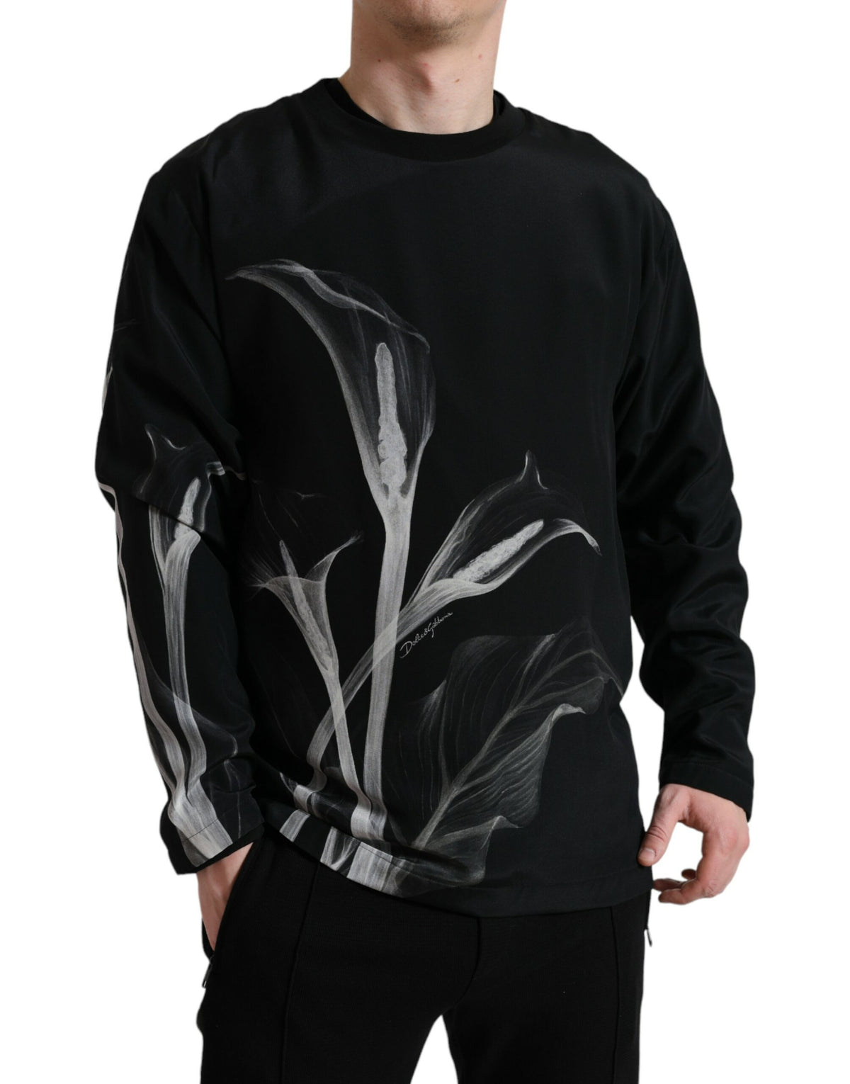 Dolce & Gabbana black floral print crewneck pullover sweater featuring vibrant floral designs on soft fabric.