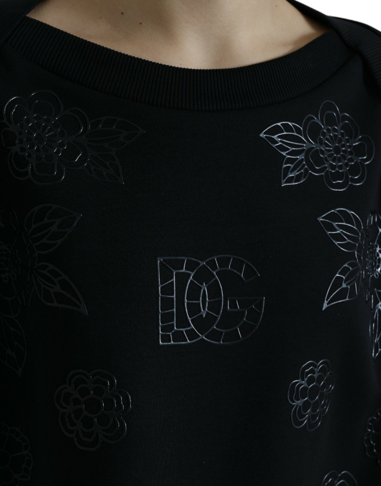 Dolce & Gabbana Black Pullover Floral Logo Applique Sweater Dolce & Gabbana