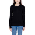 Black cotton sweatshirt by Guess with a crew neck and long sleeves, featuring a subtle Guess logo on the front.