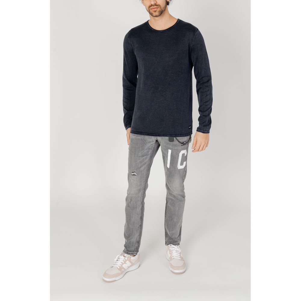 Blue Jack Jones cotton sweatshirt with a relaxed fit and crew neckline, shown on a model.