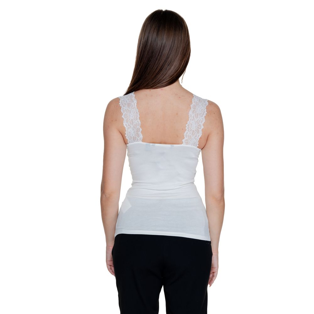 White Vero Moda viscose tank top, sleeveless blouse with a relaxed fit and simple design, perfect for casual wear.