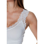 White Vero Moda viscose tank top, sleeveless women's blouse with a relaxed fit, displayed on a hanger.