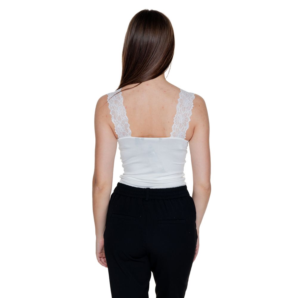 White Vero Moda viscose tank top displayed on a hanger, showcasing a sleeveless, lightweight casual top for women.