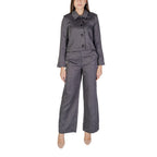 Jacqueline De Yong gray polyester blazer with tailored fit and lapel collar, styled on a hanger.