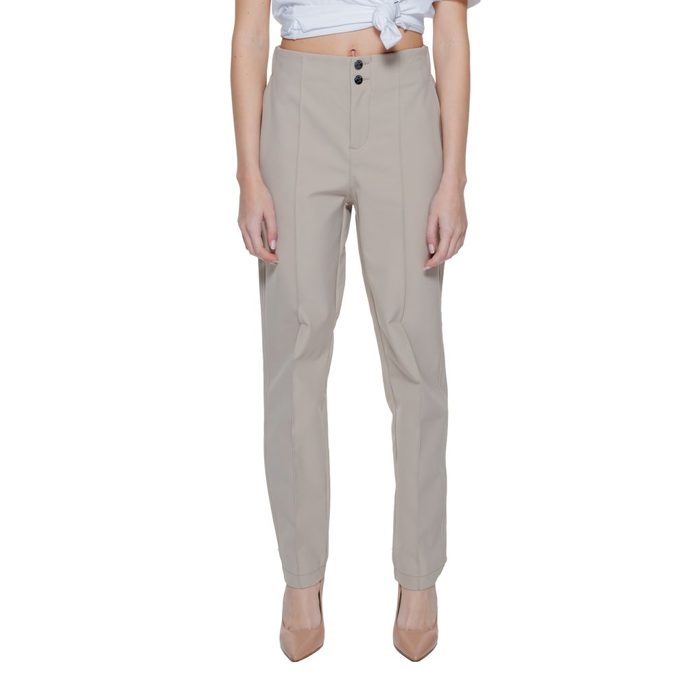 Beige Street One cropped pants made of polyamide fabric, featuring a stylish, comfortable fit for casual wear.