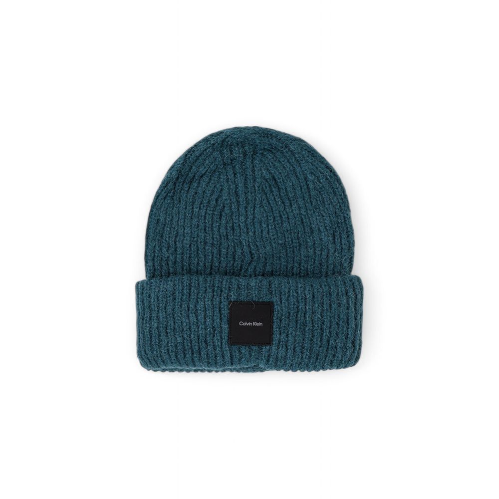 Calvin Klein green alpaca leather baseball cap with curved brim and adjustable strap, stylish and luxurious accessory.