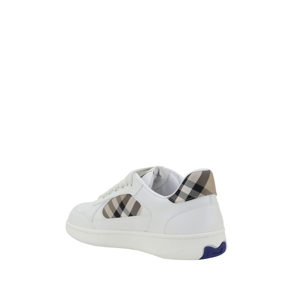 Burberry white calf leather Bos Taurus low top sneakers with sleek design and rubber sole.