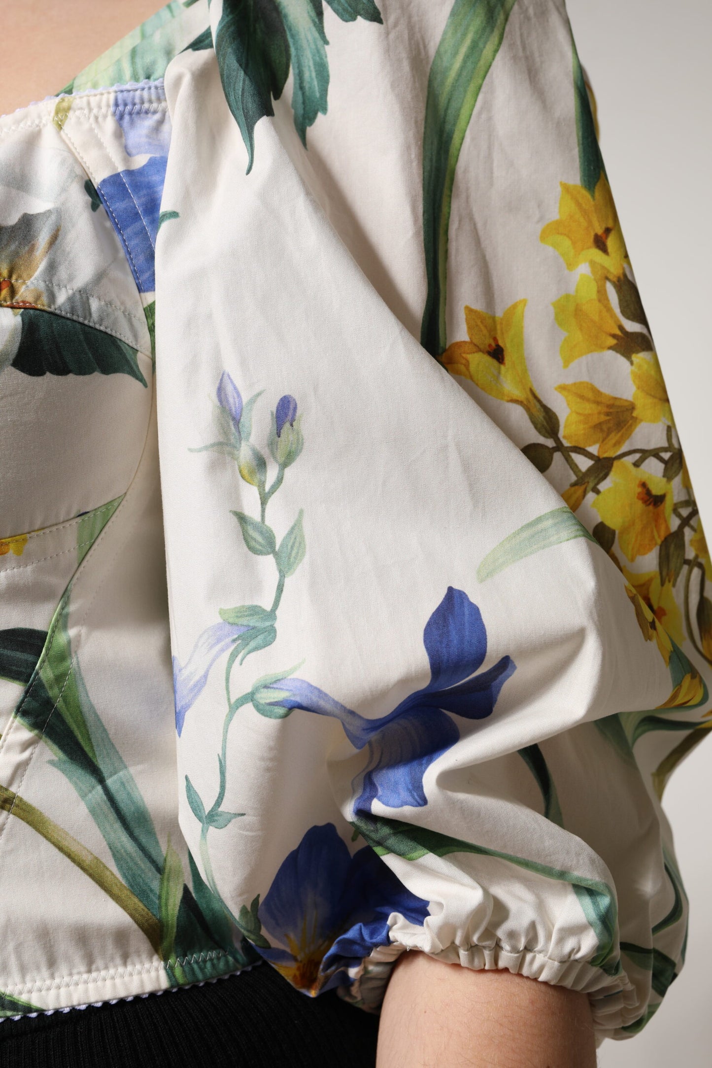 Dolce & Gabbana White Floral Puff Sleeves Crop Blouse Top Dolce & Gabbana