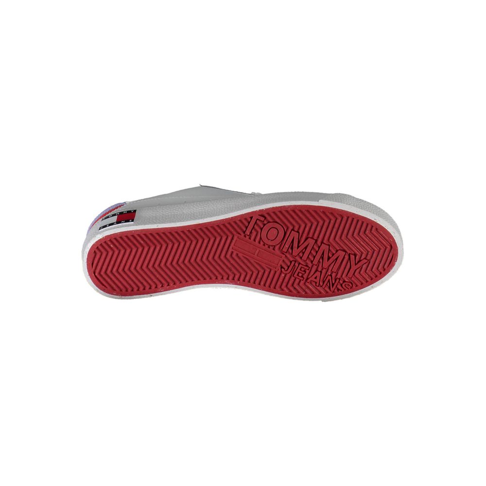 Tommy Hilfiger Bianco leather women's sneaker with white design and casual style, featuring laces and a rubber sole.