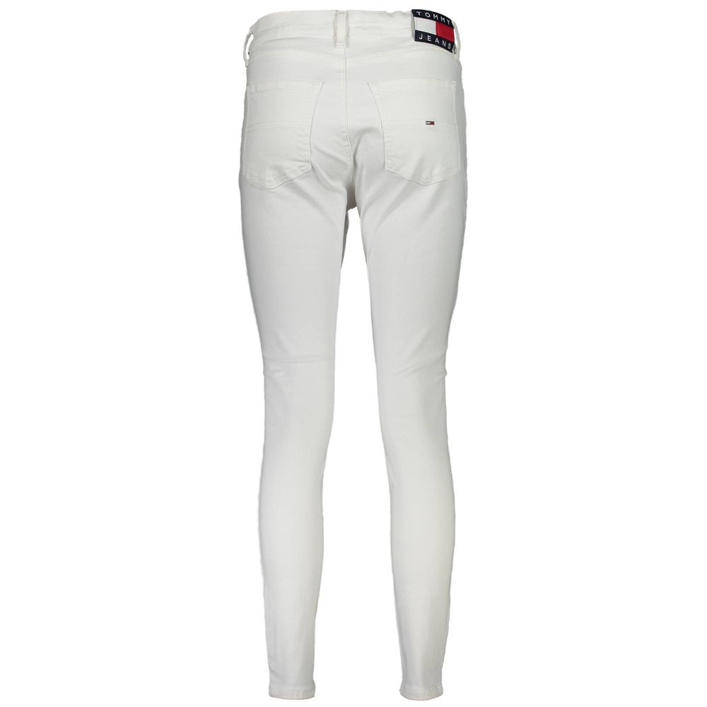 Tommy Hilfiger Bianco cotton women's jeans displayed on a model, featuring a classic five-pocket design and slim fit.