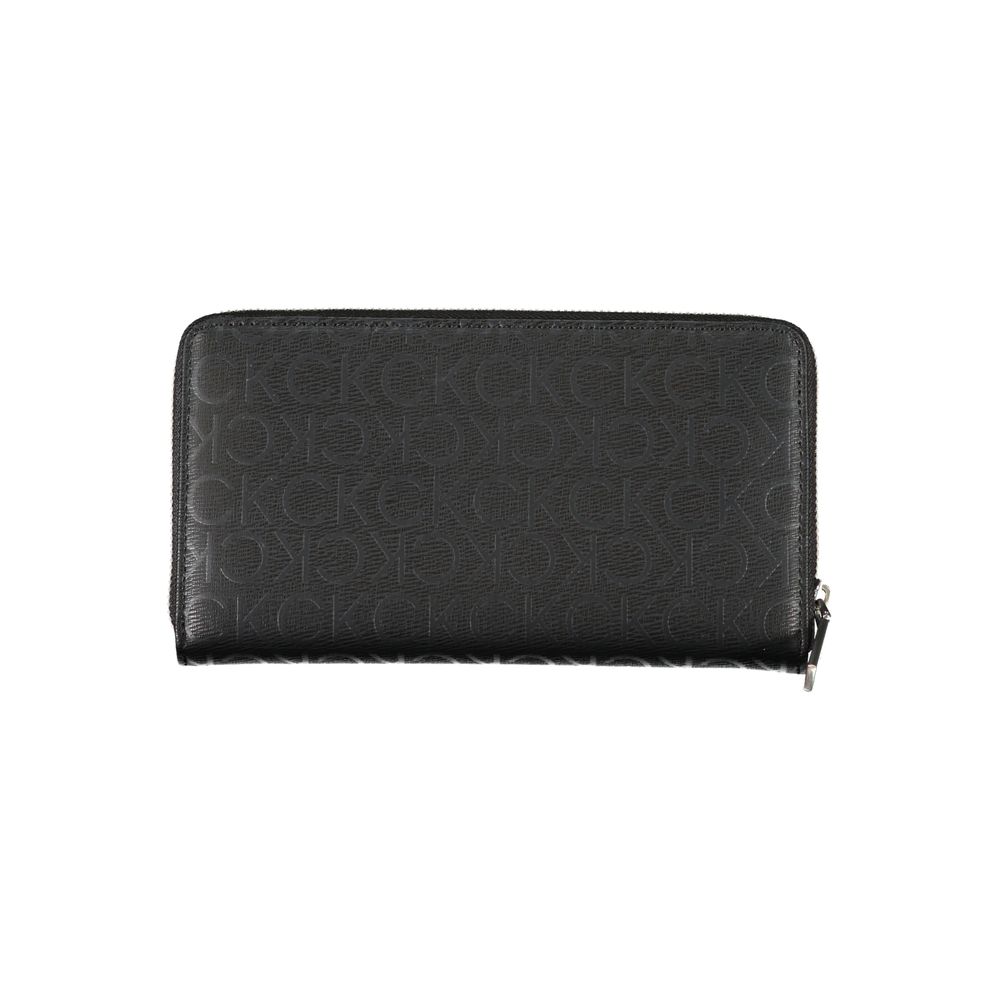 Calvin Klein nero polyester women's wallet with multiple card slots and a sleek design, showcasing the brand logo.