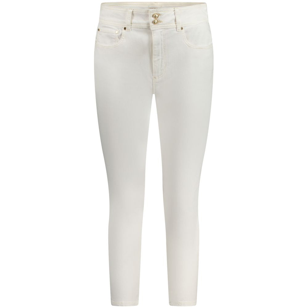 White cotton women's skinny jeans by Guess Jeans, fitted style with classic five-pocket design and belt loops.