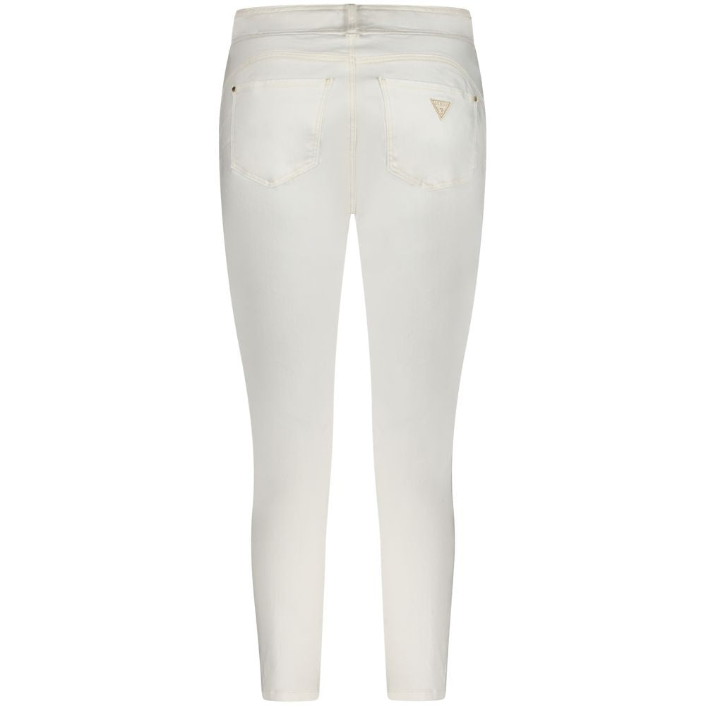 White cotton women's skinny jeans by Guess Jeans, close-up of the fitted denim pants with classic five-pocket design.