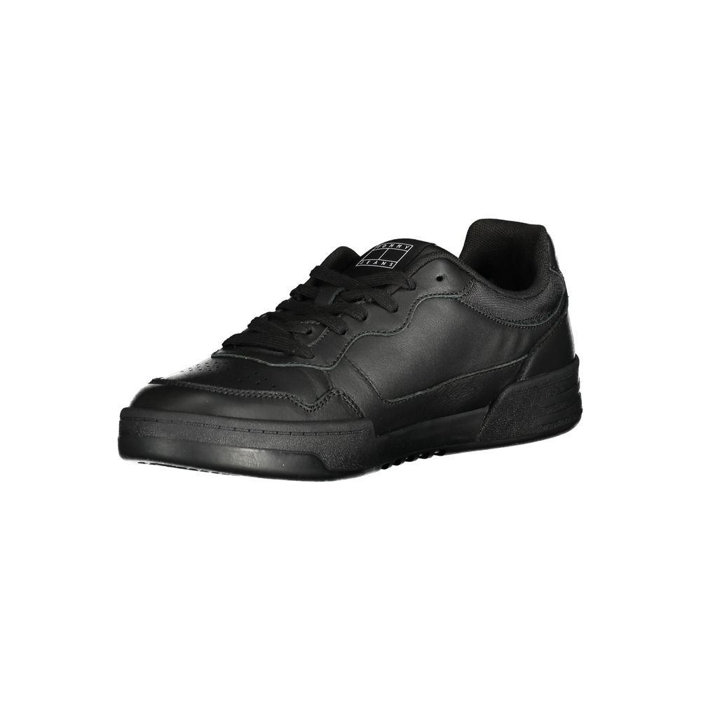 Tommy Hilfiger Nero men's sneaker made of polyurethane with stylish design and white sole, featuring the brand logo.