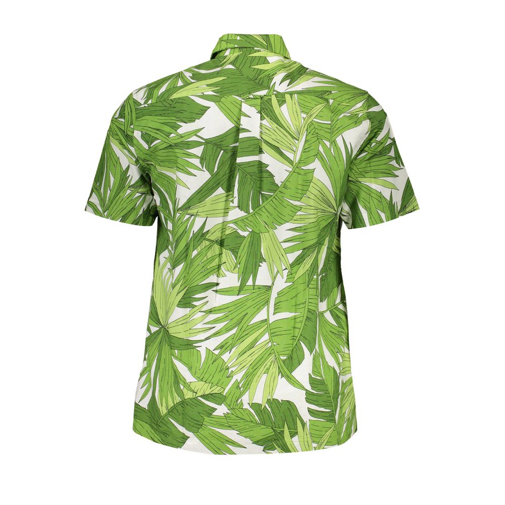 Men's Gant Verde organic cotton shirt, featuring a classic design with a button-down collar and long sleeves, in a vibrant green color.