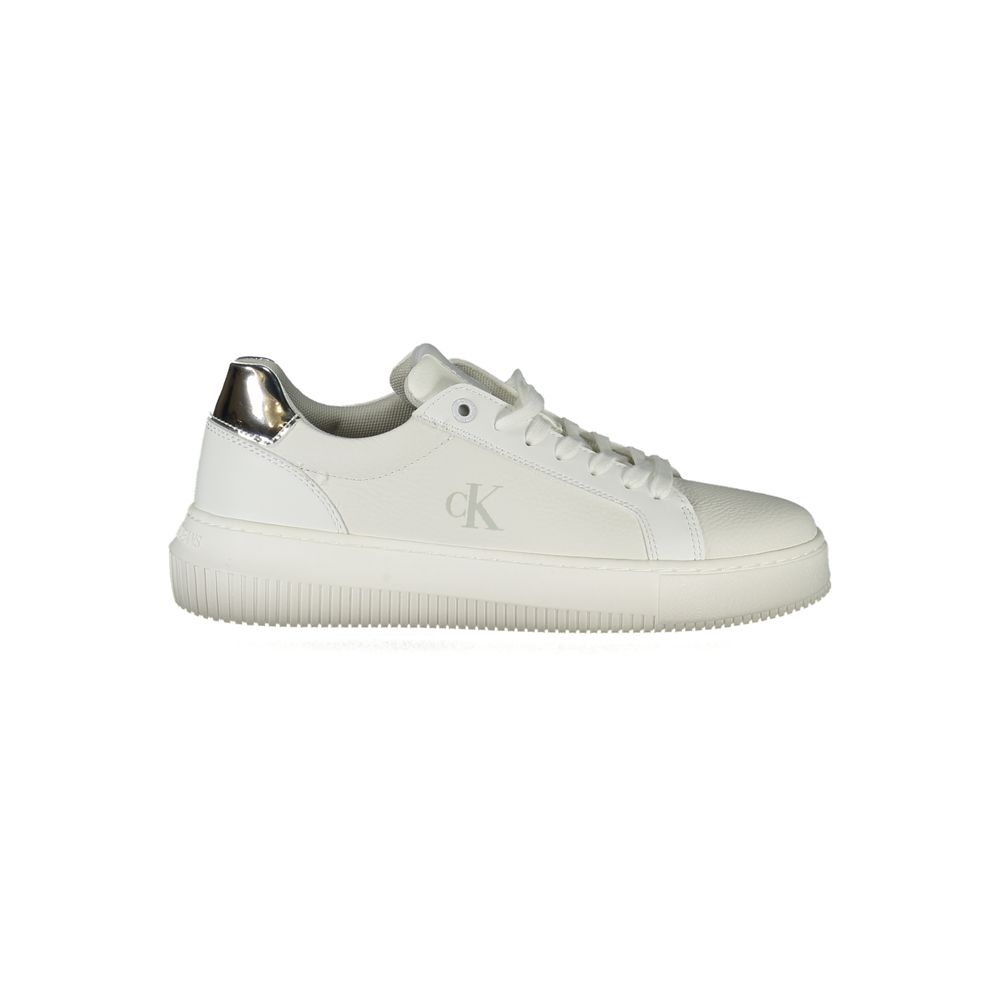 Calvin Klein Bianco Donna sneaker with white polyurethane upper and sporty design, shown from a side view.