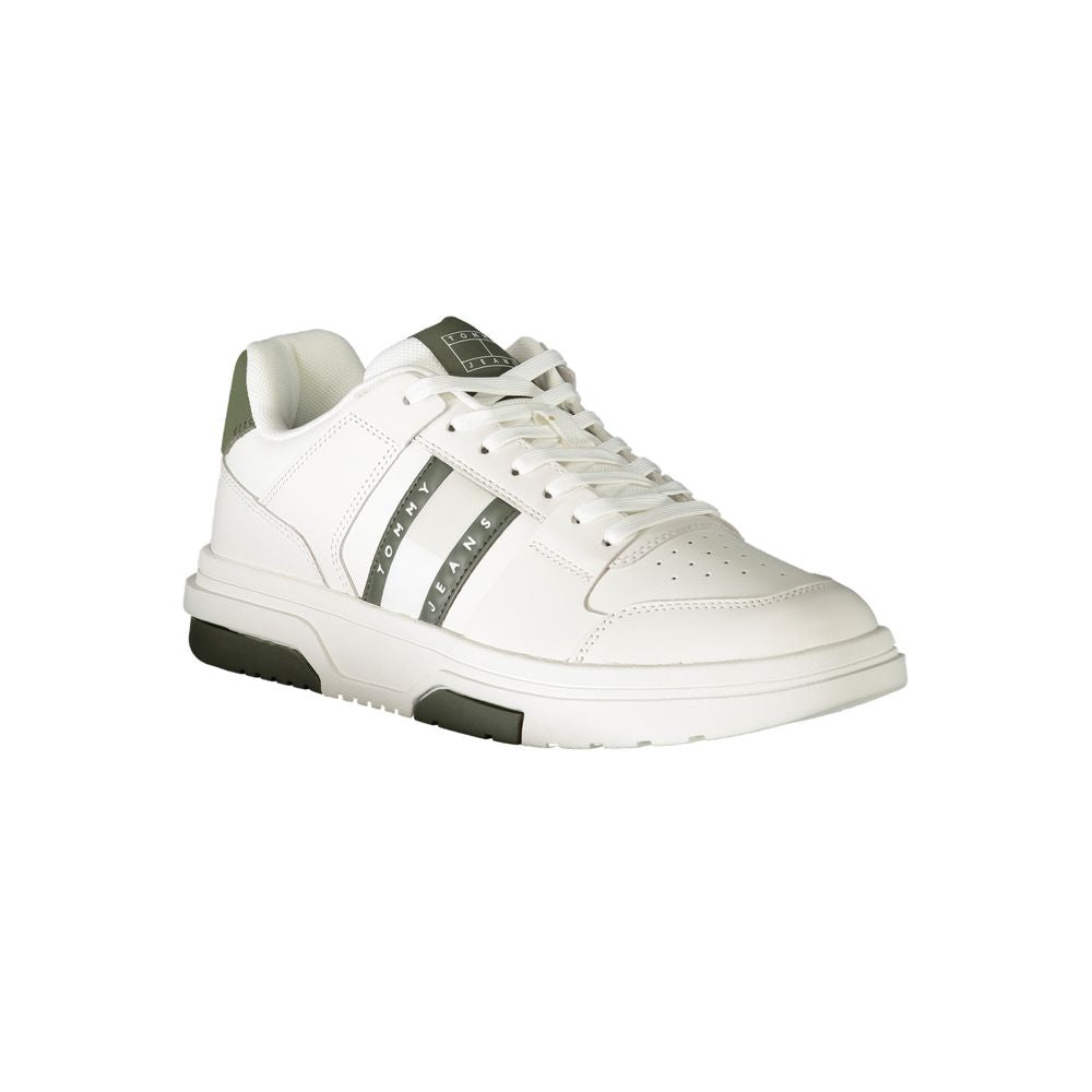 White Tommy Hilfiger men’s sneaker made of polyethylene, featuring a casual design with laces and a rubber sole.