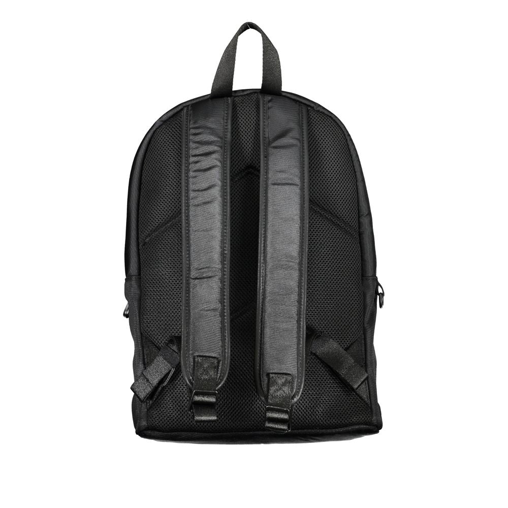 Calvin Klein Nero polyester men's backpack with adjustable straps and front zipper pocket, designed for everyday use.