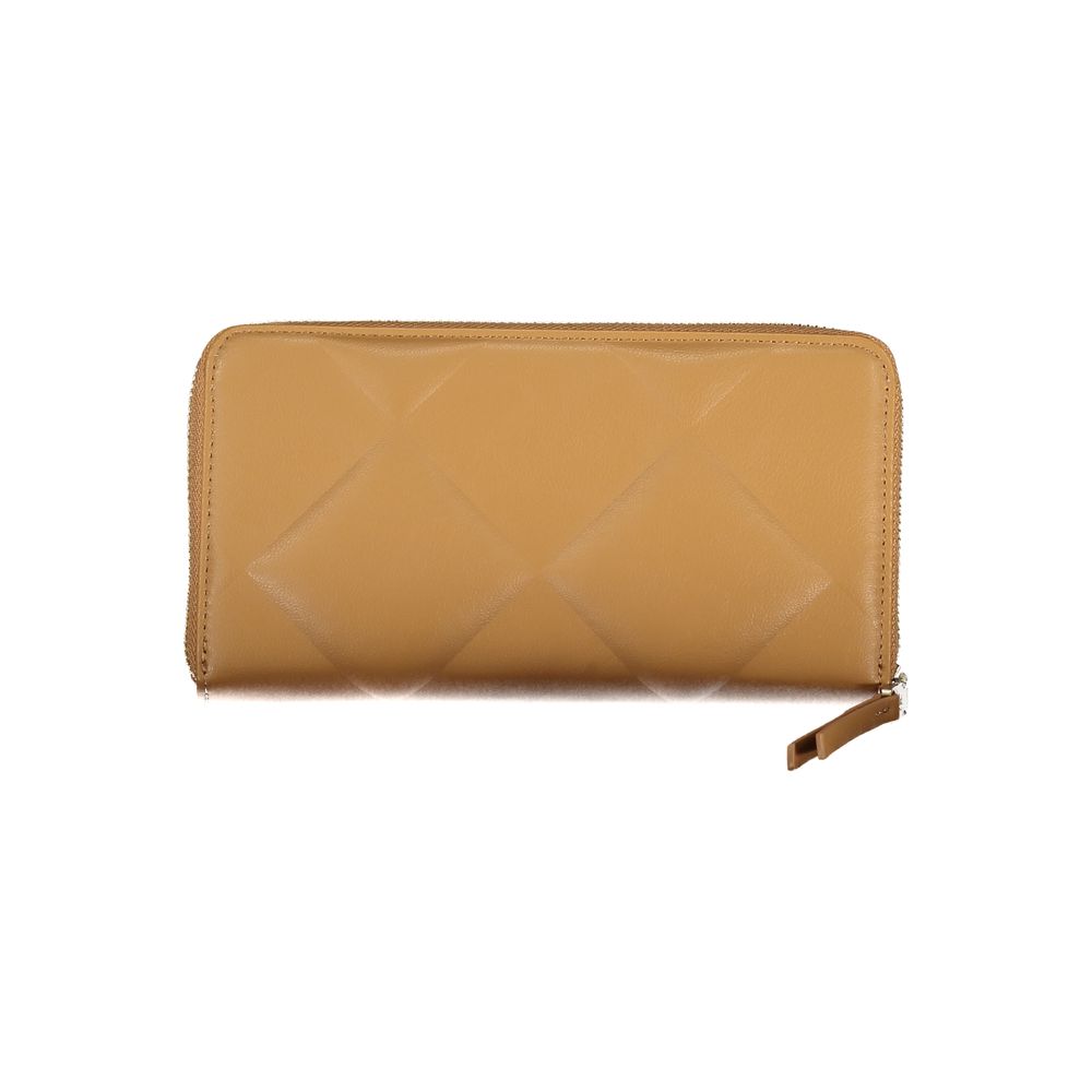 Calvin Klein Marrone polyurethane women's wallet with sleek design and multiple card slots, featuring subtle brand logo.